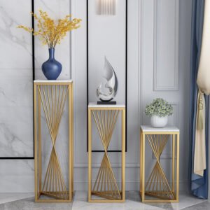 Un ensemble de trois tables