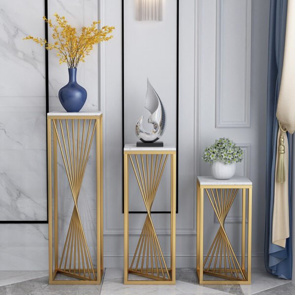 Un ensemble de trois tables