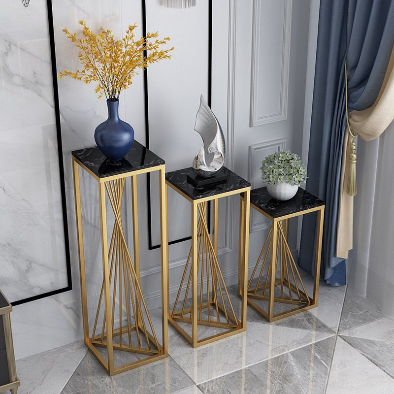Un ensemble de trois tables