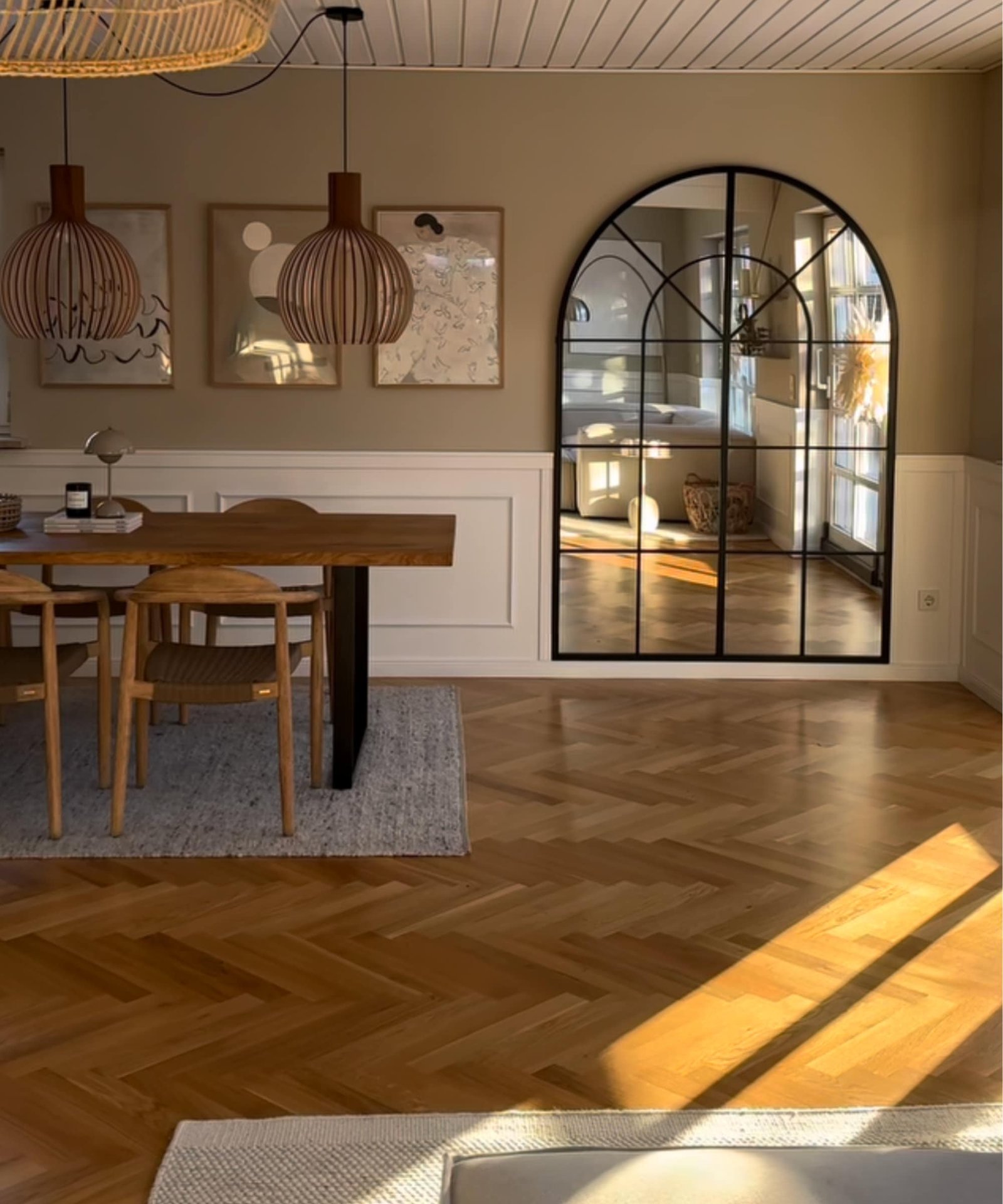 Grand miroir mural pour fenêtre cintrée